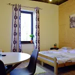 Czarna 3*